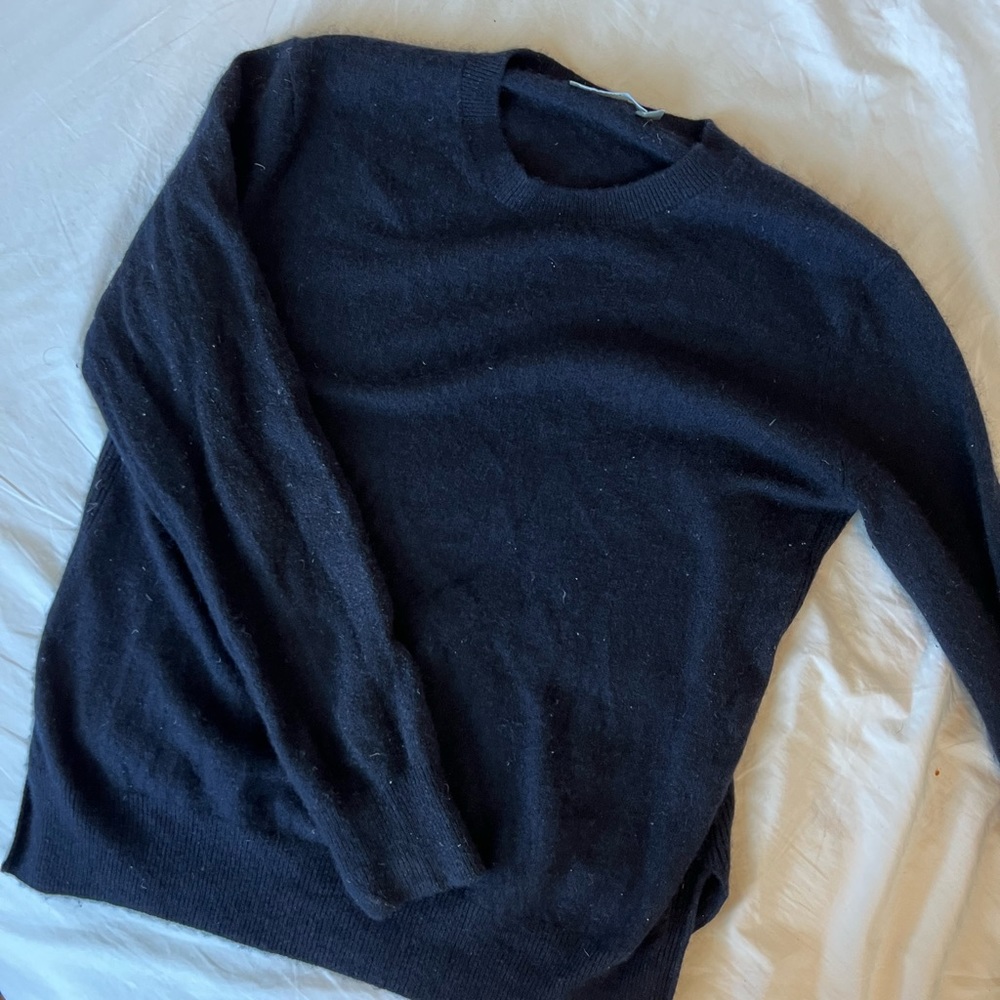 Navy Vince sweater 100% cashmere